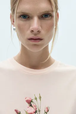 Remera algodón estampado floral de Mango en Remeras para argentina
