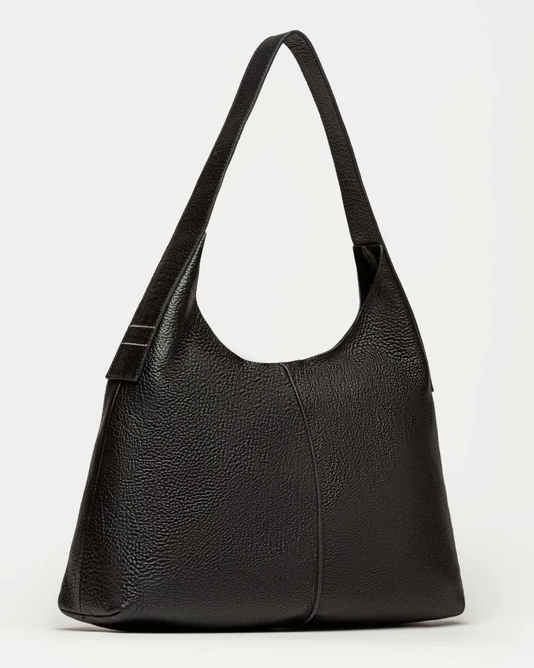 Bolso de hombro con manija ancha y cierre de imán con diseño de silueta fluida de Prüne en Bolsos y Carteras para argentina