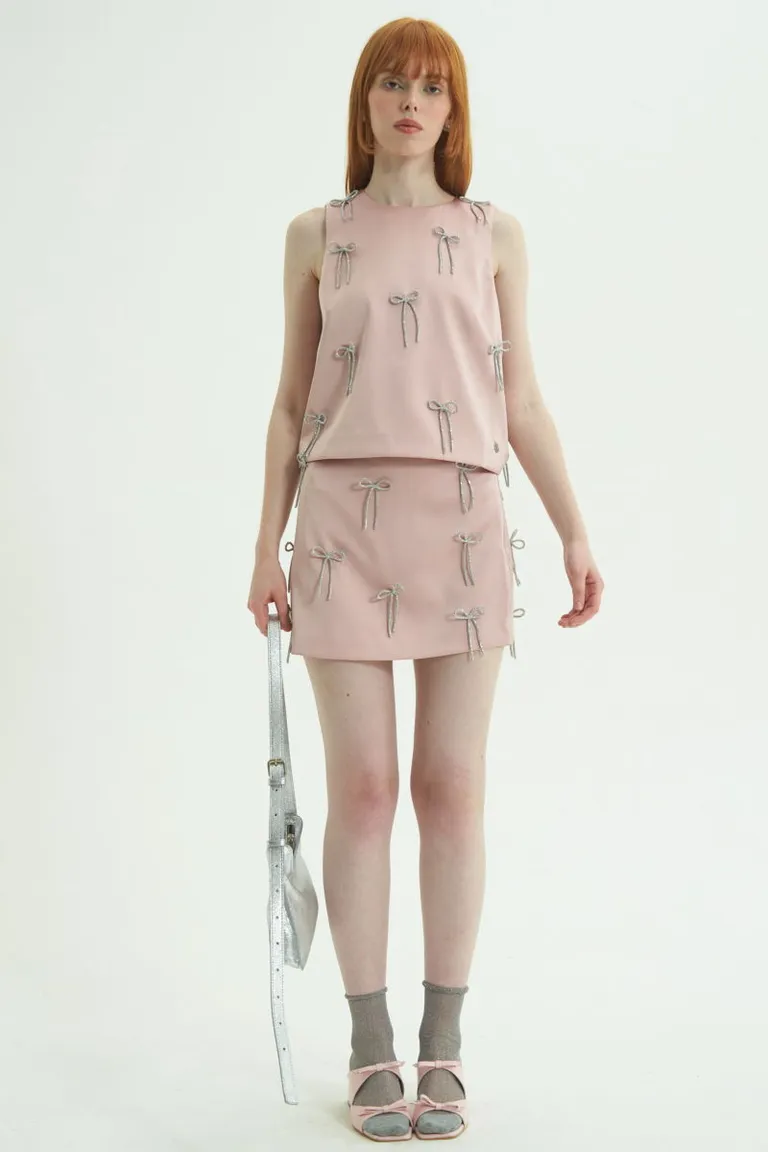 Top satinado rosa sin mangas con moños en el frente y espalda de Las Pepas en Tops para argentina