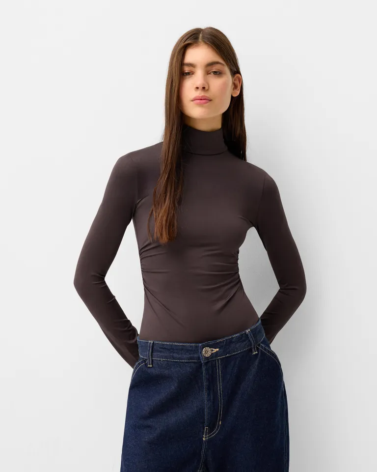 Body manga larga cuello alto de Bershka en Bodies para argentina