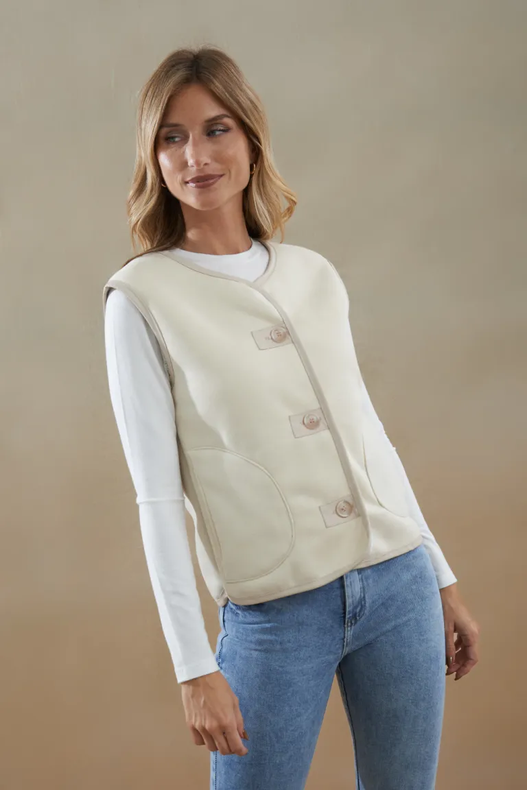 Chaleco blanco de corte recto para mujer, diseño moderno y versátil de Apricot en Chalecos para argentina