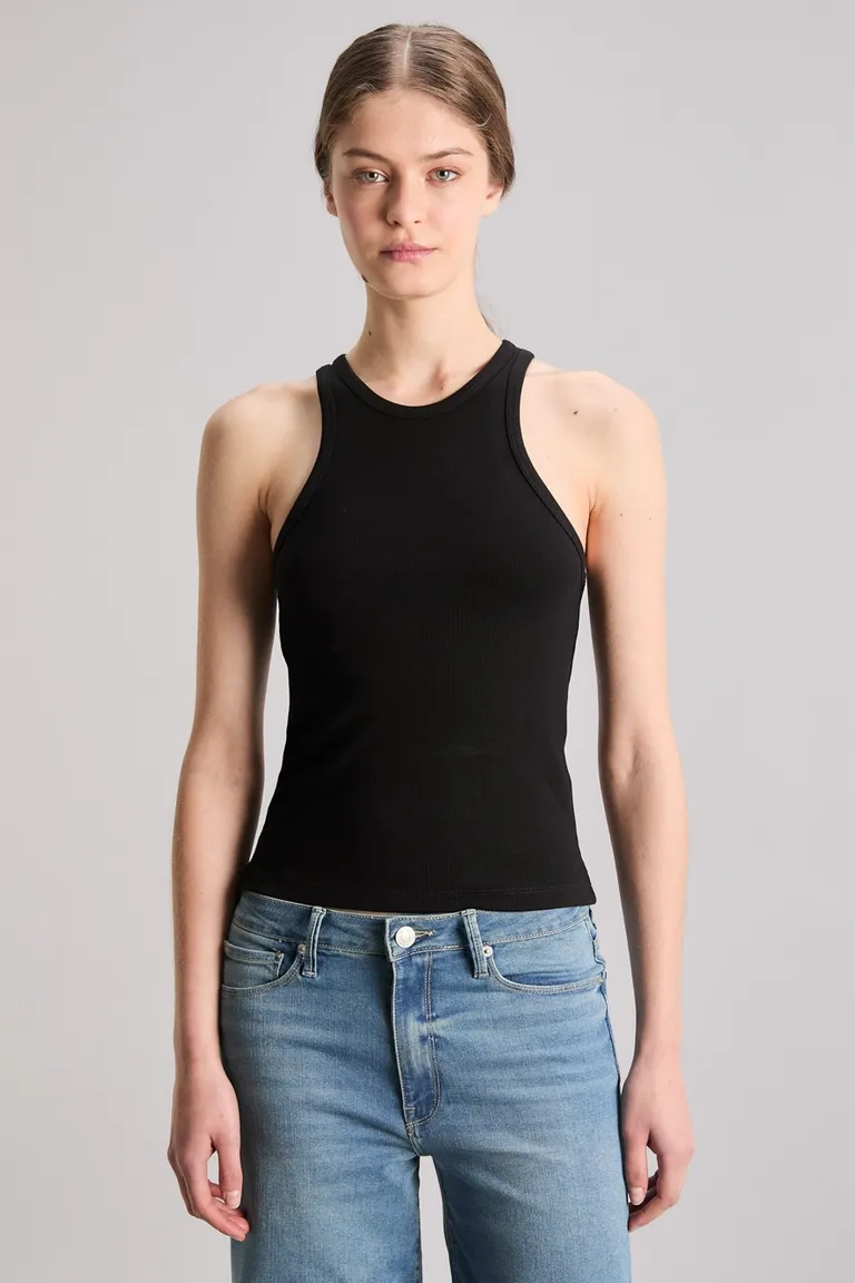 Musculosa negra de calce slim y cuello redondo para mujer de Kosiuko en Tops para argentina