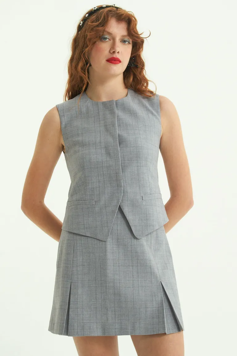 Chaleco Sastre Gris con Diseño Gales y Cierre Oculto de Las Pepas en Chalecos para argentina