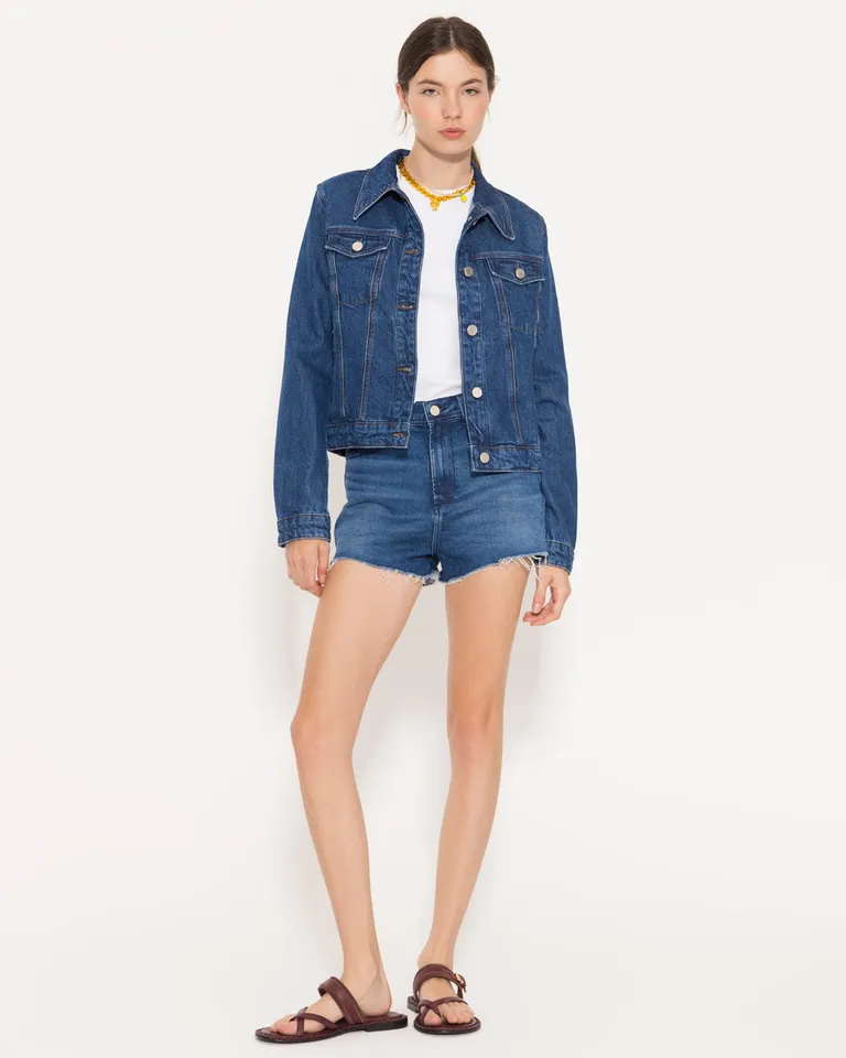 Chaqueta trucker de denim con detalles de diseño para un estilo casual y moderno de Jazmin Chebar en Chaquetas para argentina