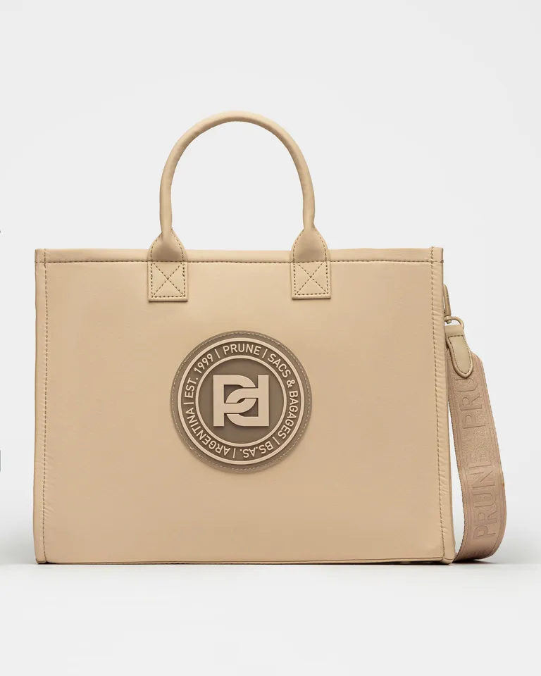 Elegante cartera de mano en diseño clásico y tonalidad neutra de Prüne en Bolsos y Carteras para argentina