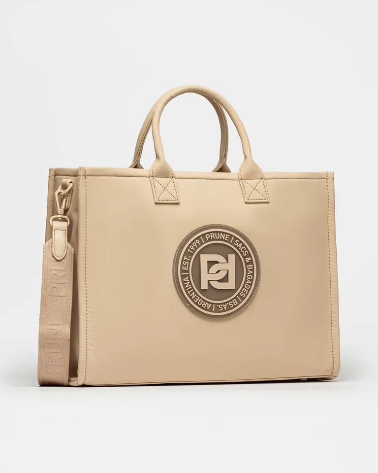 Elegante cartera de mano en diseño clásico y tonalidad neutra de Prüne en Bolsos y Carteras para argentina