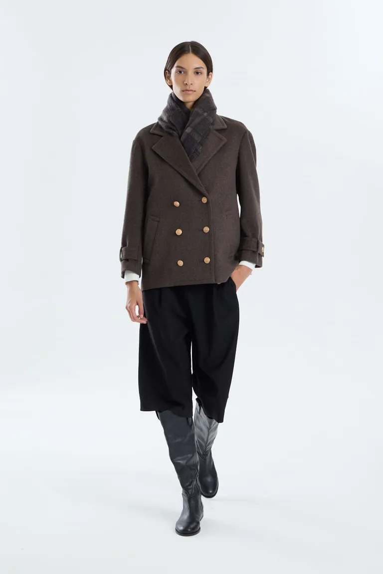 Chaqueta de corte naval con doble botonadura metálica y pinzas en espalda de Portsaid en Chaquetas para argentina