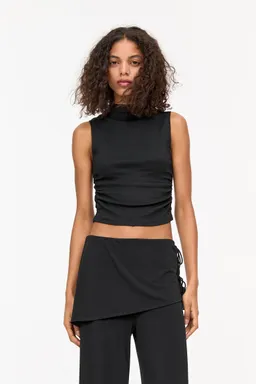 Top frunces cuello perkins de Pull&Bear en Tops para argentina