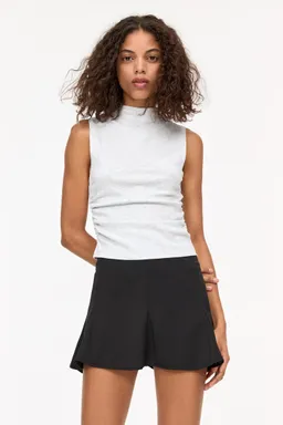 Top frunces cuello perkins de Pull&Bear en Tops para argentina