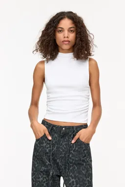 Top frunces cuello perkins de Pull&Bear en Tops para argentina