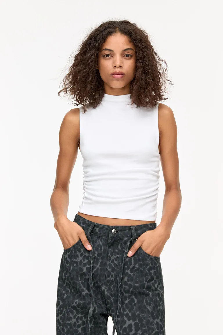 Top frunces cuello perkins de Pull&Bear en Tops para argentina