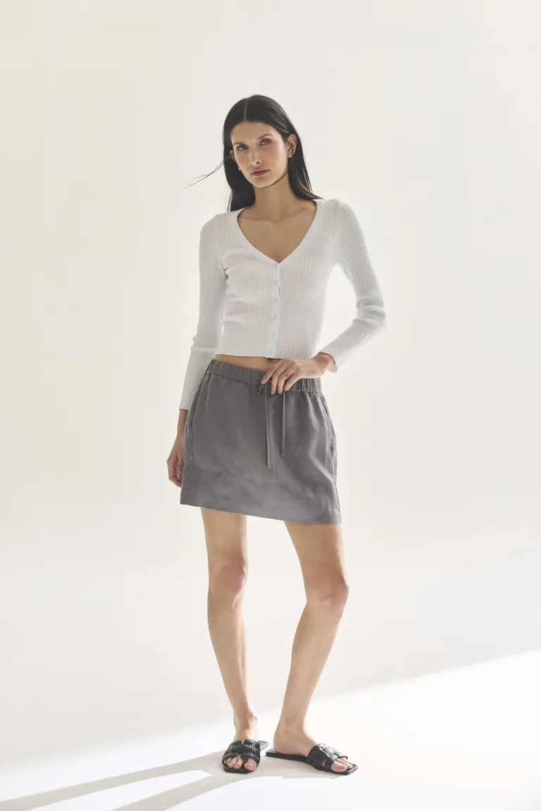 Cardigan de punto blanco de cuello en V para mujer de Akiabara en Buzos y Sweaters para argentina