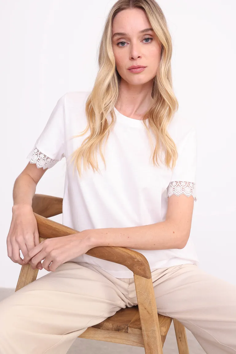 Remera de Algodón Blanca con Detalle de Galón Combinado de Yagmour en Remeras para argentina