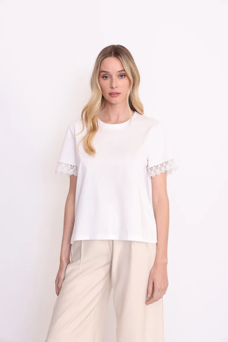 Remera de Algodón Blanca con Detalle de Galón Combinado de Yagmour en Remeras para argentina