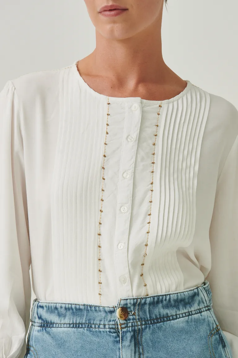 Blusa de estilo romántico con detalles de pliegues y apliques. de Sweet en Blusas para argentina