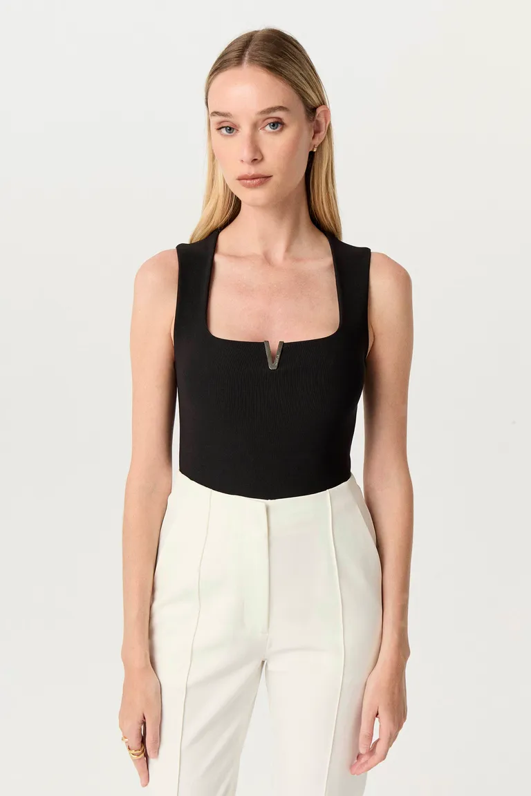 Musculosa negra de ribb compacto con escote cuadrado y corte anatómico de Markova en Tops para argentina