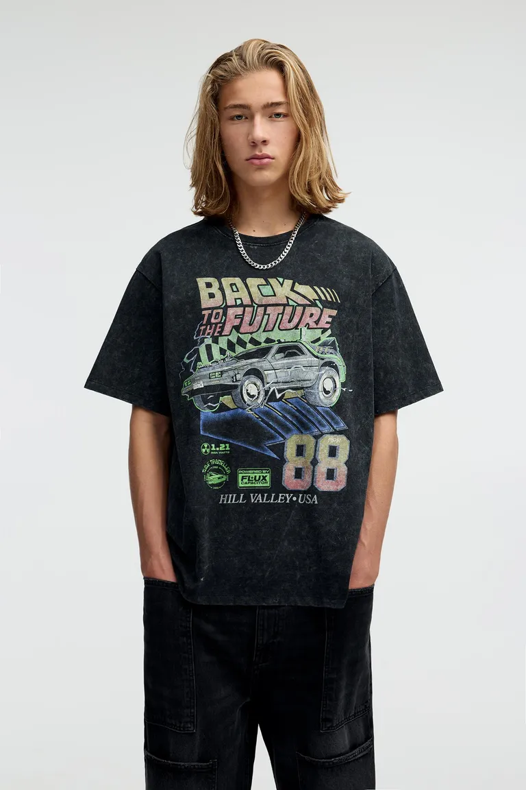Camiseta volver al futuro de Pull&Bear en Remeras y Polos para argentina