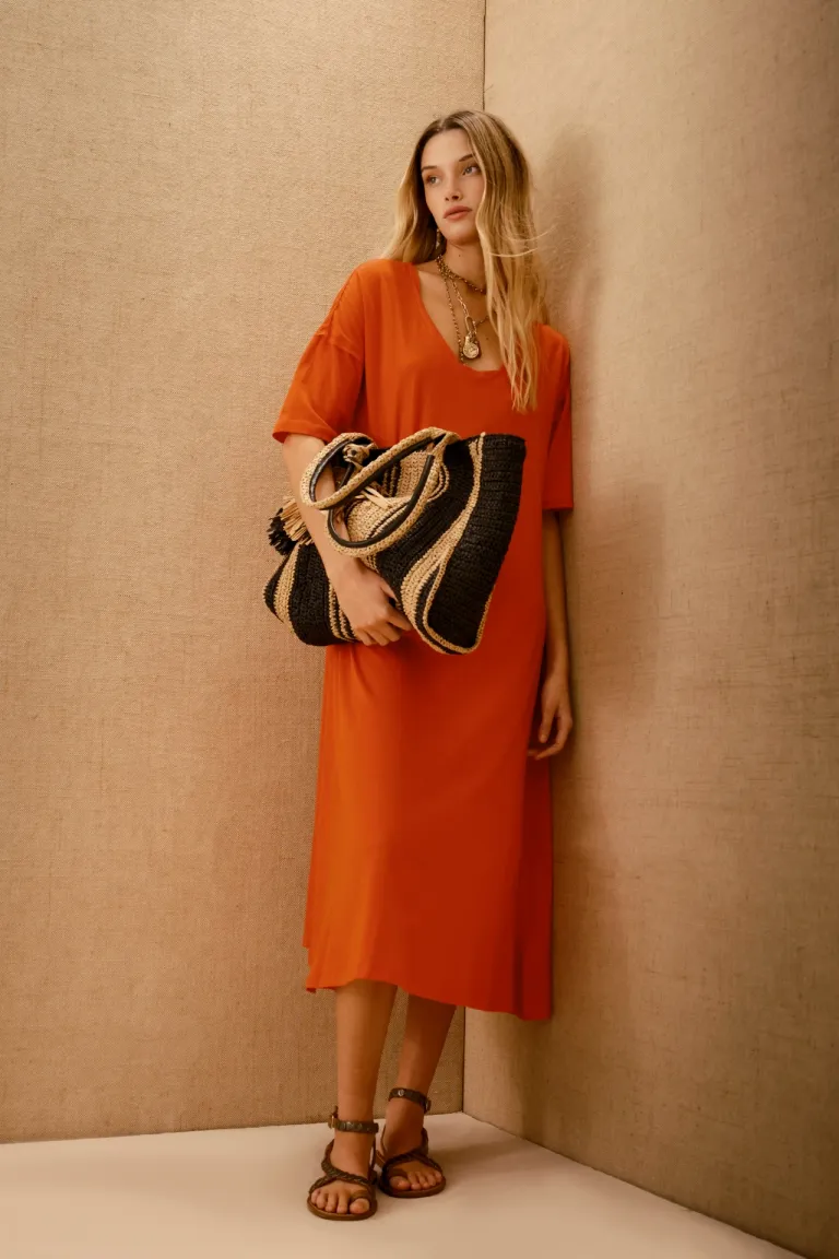 Vestido de punto naranja con detalles bordados en la espalda de Rapsodia en Vestidos para argentina