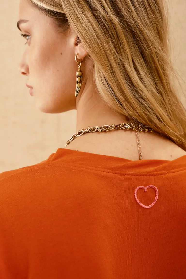 Vestido de punto naranja con detalles bordados en la espalda de Rapsodia en Vestidos para argentina