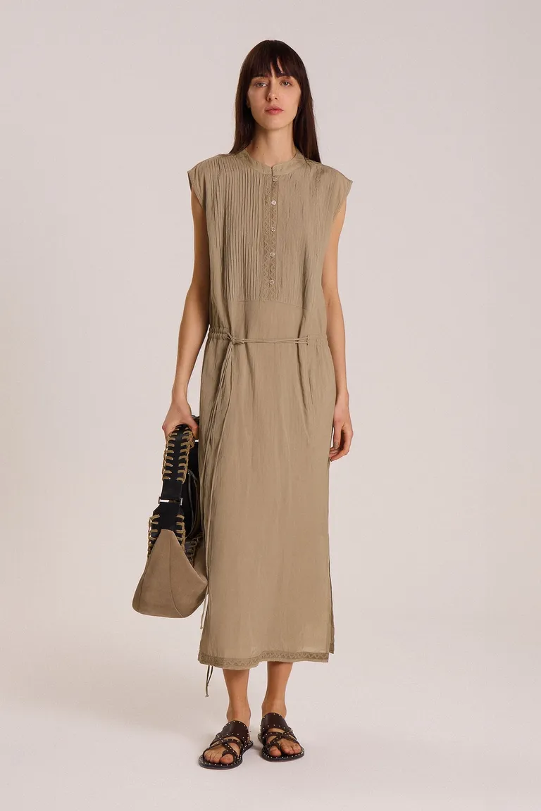 Vestido straples con bordados en el ruedo en tono beige de Maria Cher en Vestidos para argentina