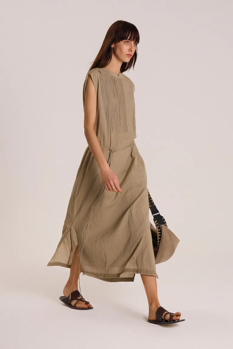 Vestido straples con bordados en el ruedo en tono beige de Maria Cher en Vestidos para argentina