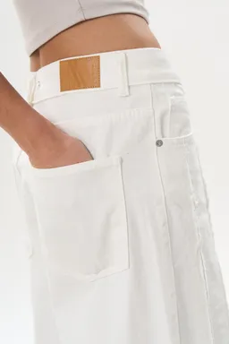 Jean denim wide max ecru de Magda en Pantalones para argentina