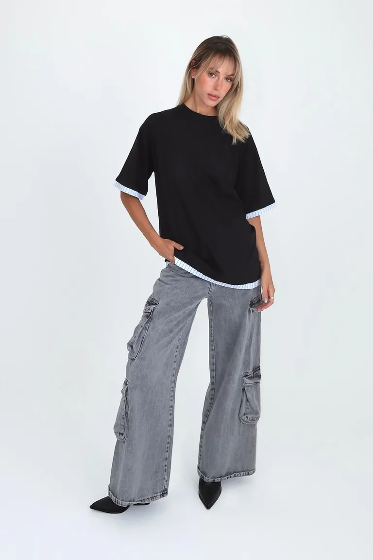 Remera negra oversize con detalles de rayas en mangas y bajo de Naíma en Buzos y Sweaters para argentina