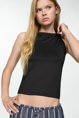 Top con tirantes escote barco de Mango en Tops para argentina