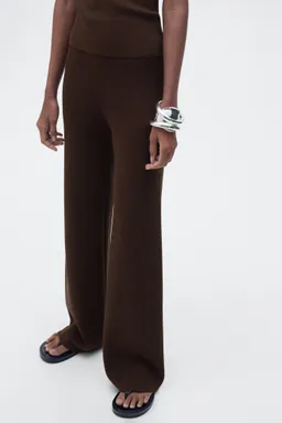 Pantalón recto punto de Mango en Pantalones para argentina