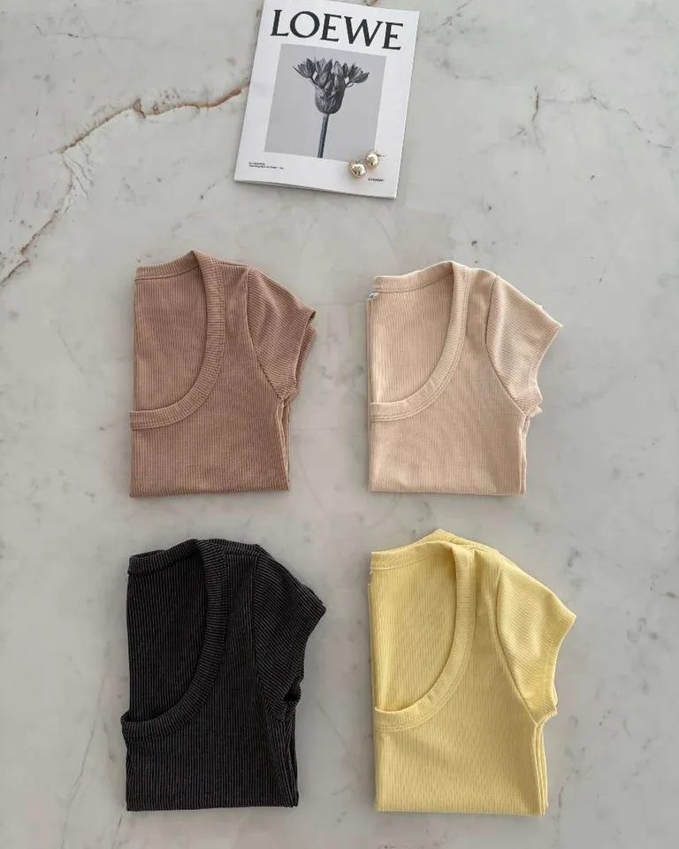 Remera básica de algodón con escote en U para mujer de Hesed en Remeras para argentina