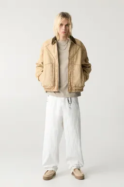 Jeans rectos texturizados de Pull&Bear en Pantalones para argentina