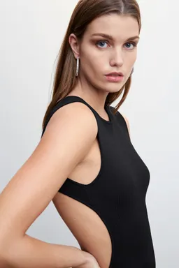 Vestido corto espalda descubierta de Mango en Vestidos para argentina