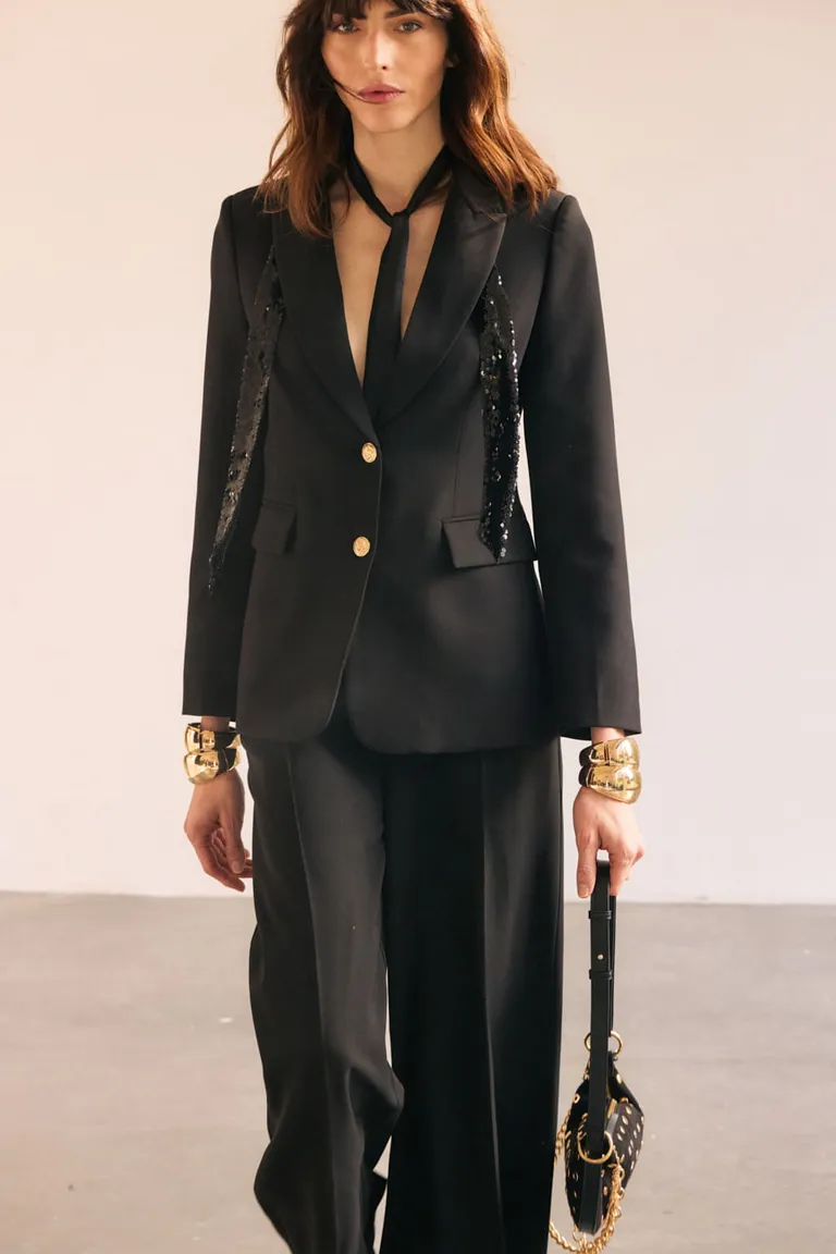 Blazer entallado en negro de diseño sofisticado y moderno para mujeres de Portsaid en Blazers para argentina