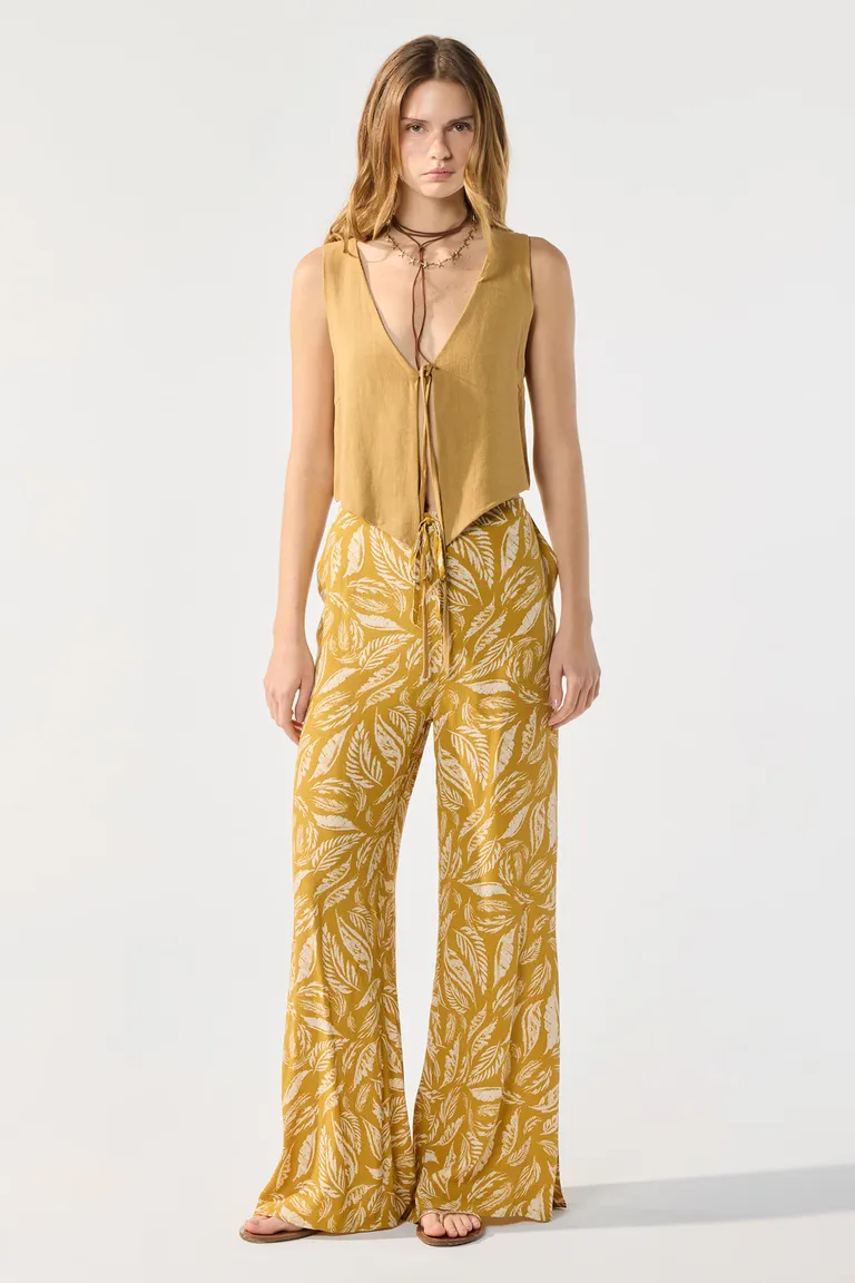 Pantalones palazzo con estampado vibrante y diseño elegante de Cuesta Blanca en Pantalones para argentina