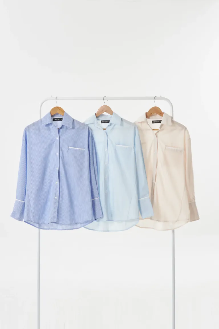 Camisa celeste de corte amplio y diseño versátil para looks casuales y elegantes de Apricot en Camisas para argentina