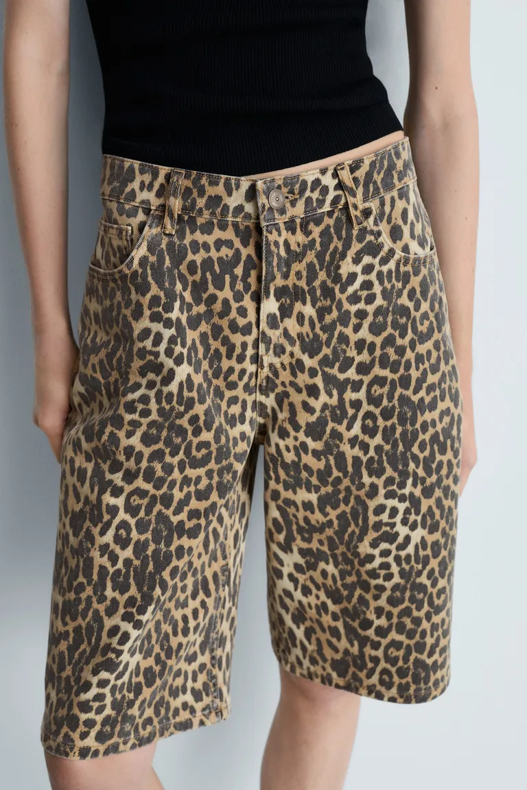 Bermudas tiro alto leopardo de Mango en Pantalones para argentina