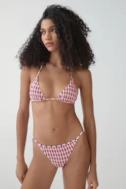Top bikini estampado de Mango en Swimwear y Beachwear para argentina