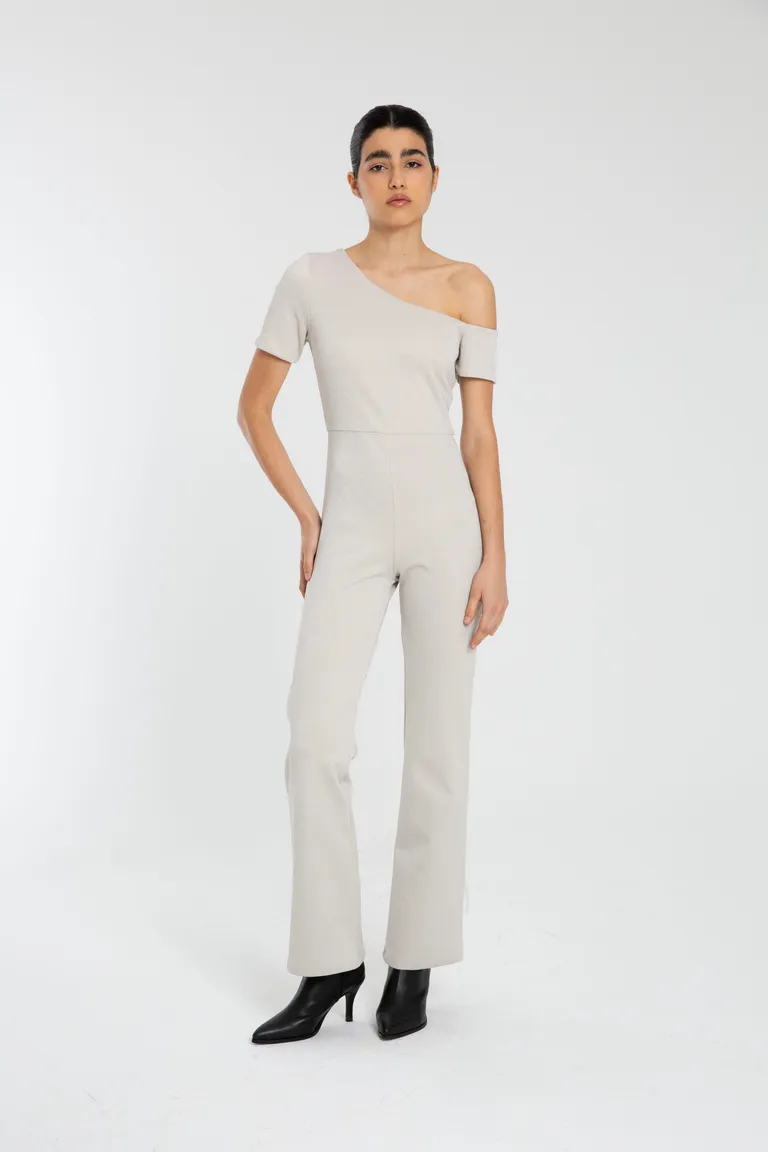 Mono de punto con lurex en color beige de corte asimétrico y manga caída de Naíma en Monos para argentina