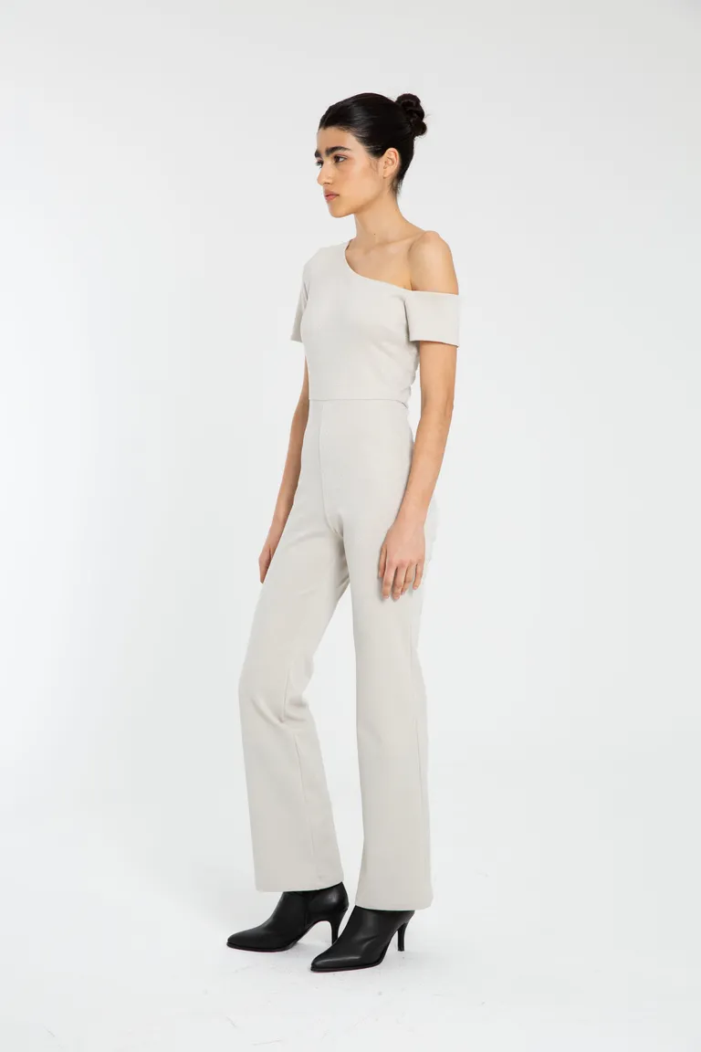 Mono de punto con lurex en color beige de corte asimétrico y manga caída de Naíma en Monos para argentina