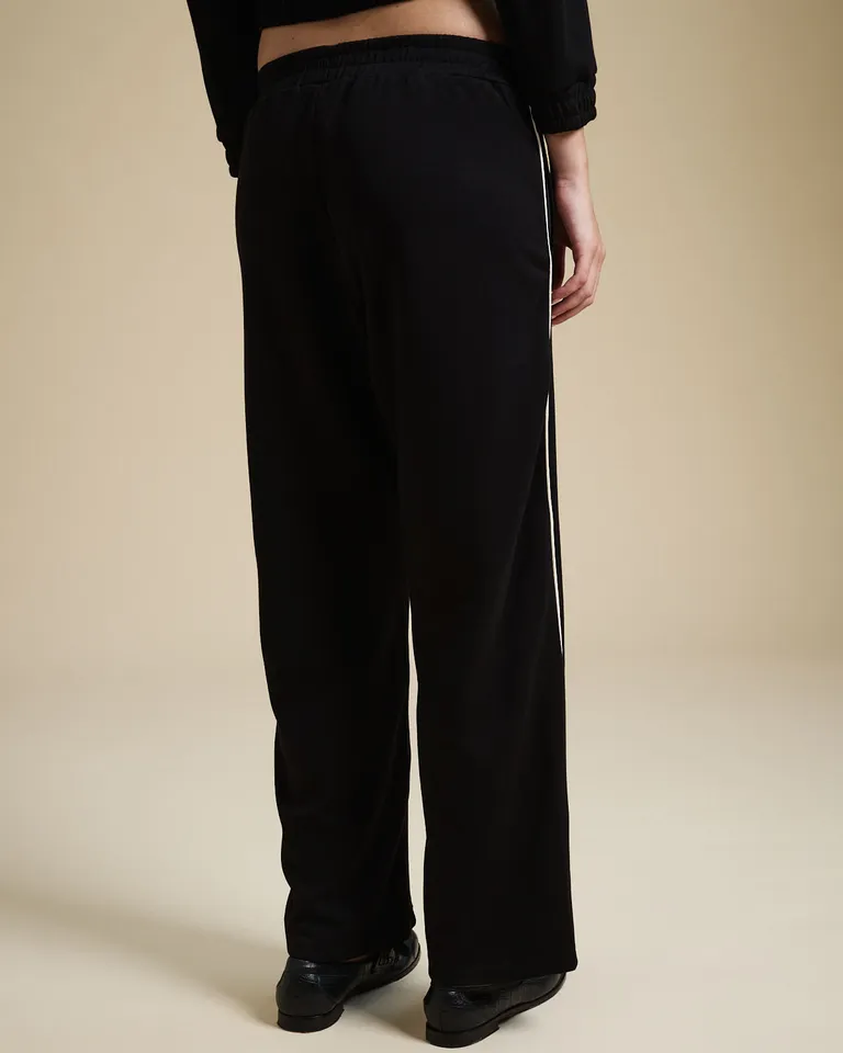 Pantalón holgado con detalles laterales bordados y línea de diseño de Wanama en Pantalones para argentina