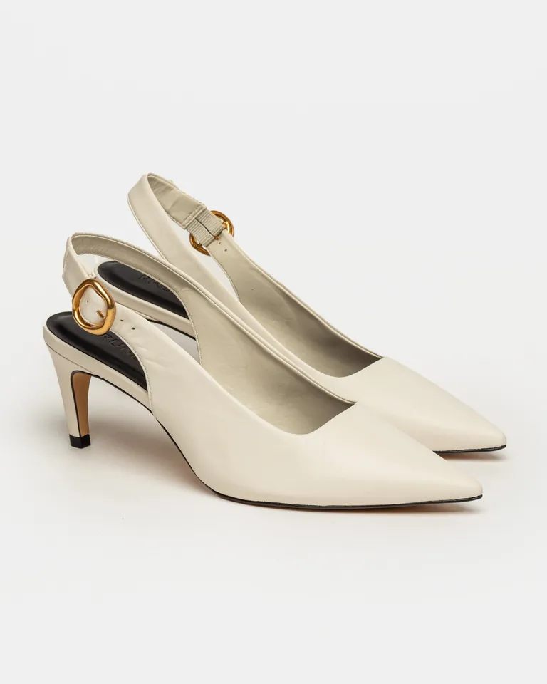 Stiletto milan de cuero liso, con hebilla de diseño orgánico y suela grabada con logo de Prüne en Zapatos con Tacos para argentina