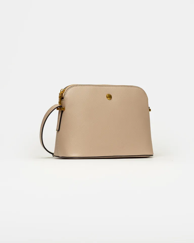 Cartera bandolera rígida con detalle metálico frontal y correa ajustable de Prüne en Bolsos y Carteras para argentina