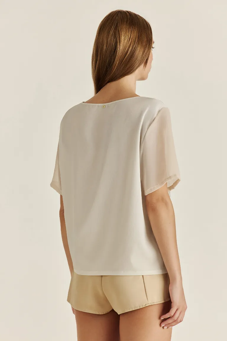 Top confeccionado en género liviano con diseño exclusivo de tachas de Tucci en Tops para argentina