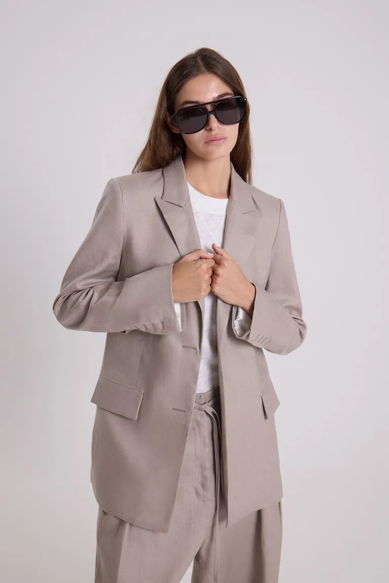 Blazer de lino natural de corte relajado y elegante para un look sofisticado de Maria Cher en Blazers para argentina