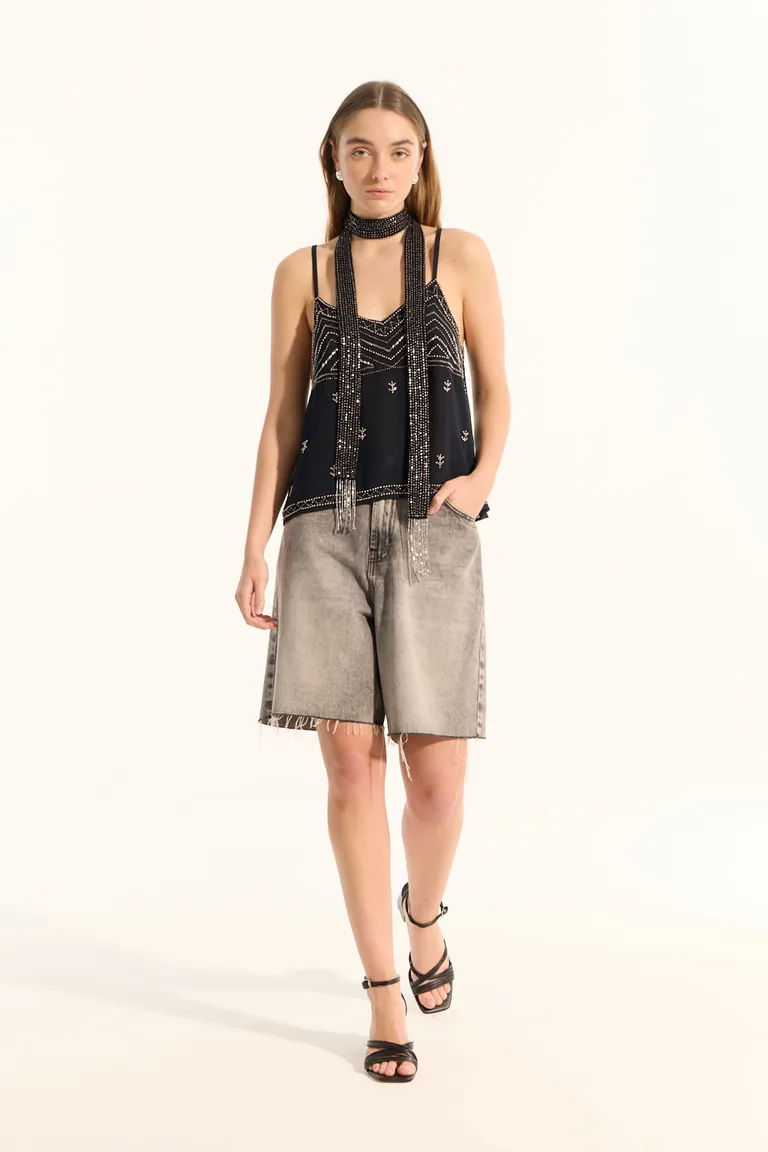 Top con bordado a mano de canutillos, de calce holgado y escote en V de Portsaid en Tops para argentina