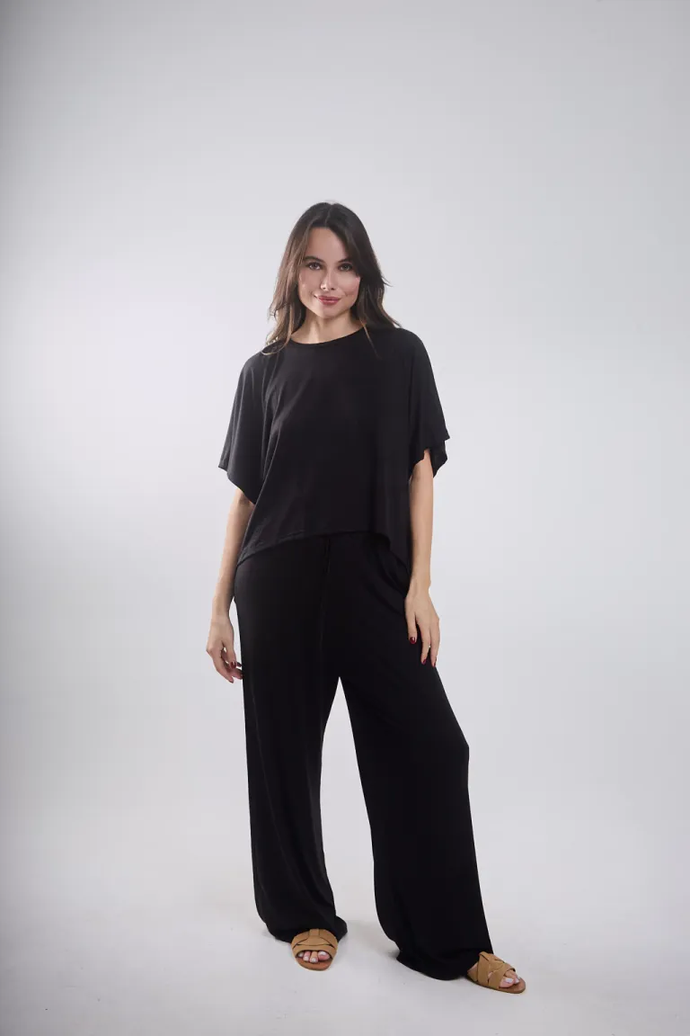 Pantalón negro de crepp con cintura voladita, ideal para combinar con diferentes prendas de Belle en Pantalones para argentina
