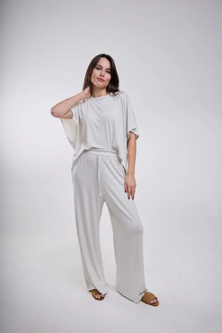 Pantalón negro de crepp con cintura voladita, ideal para combinar con diferentes prendas de Belle en Pantalones para argentina