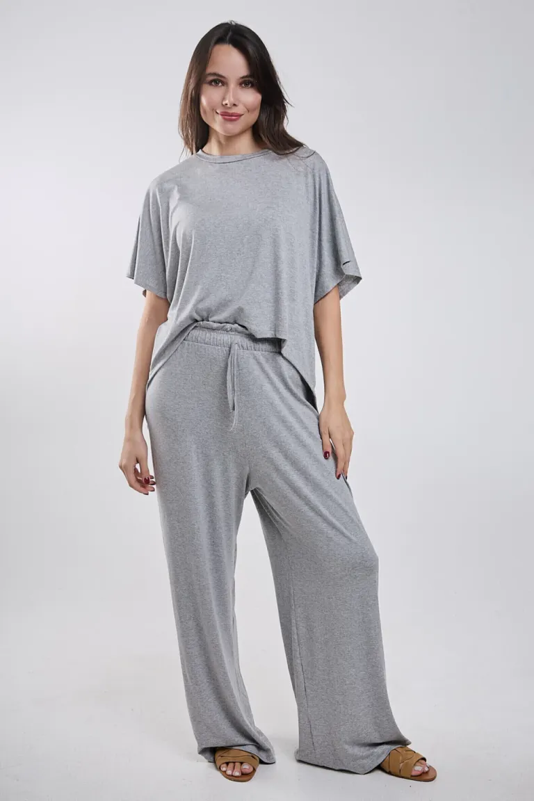 Pantalón negro de crepp con cintura voladita, ideal para combinar con diferentes prendas de Belle en Pantalones para argentina