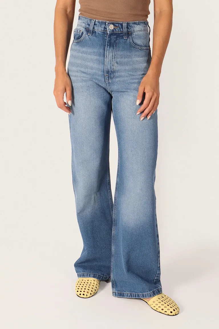 Pantalón de mezclilla de cintura alta con pierna ancha y detalles en cuero de Sofia Sarkany en Pantalones para argentina