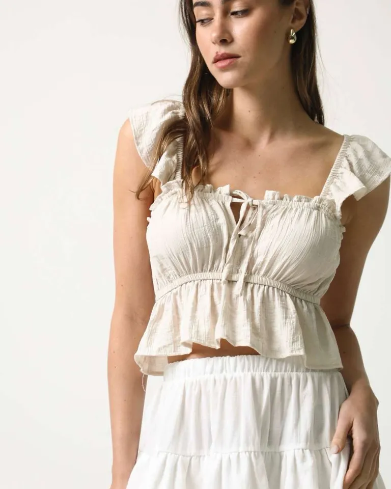 Musculosa de lino con volantes y lazo en el escote para mujer de Hesed en Blusas para argentina